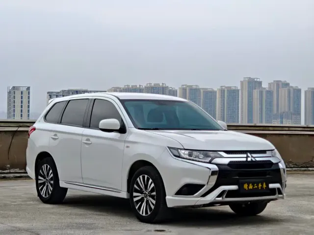 Mitsubishi Outlander — Фото автомобиля 3