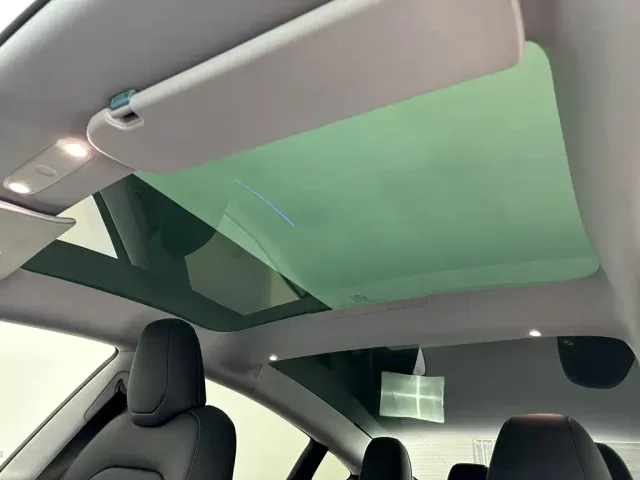 Tesla Model 3 — Фото автомобиля 13