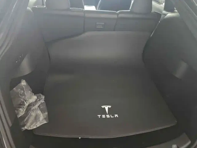 Tesla Model Y — Фото автомобиля 13
