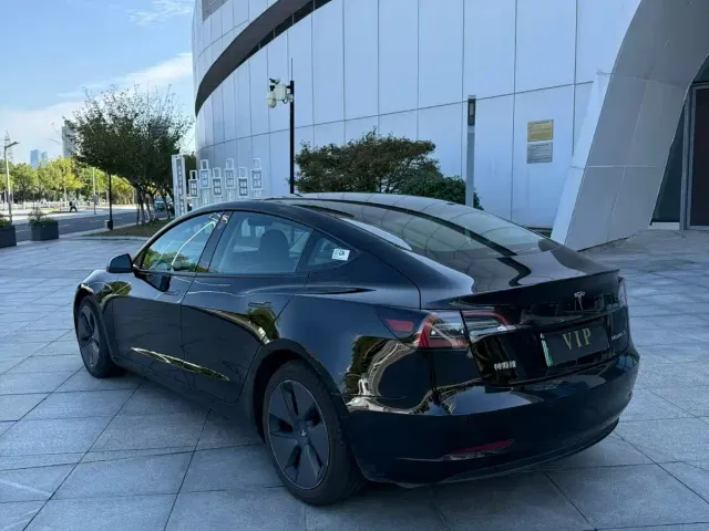 Tesla Model 3 — Фото автомобиля 7