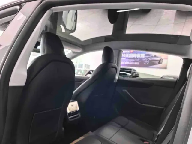 Tesla Model Y — Фото автомобиля 8