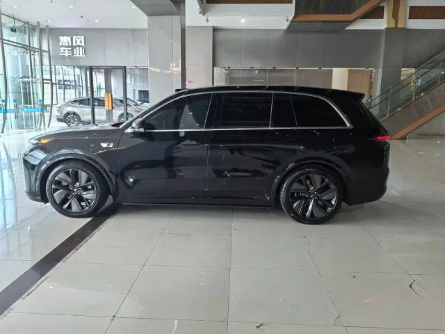 Li Auto L8 — Фото автомобиля 7