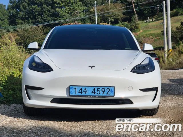 Tesla Model 3 — Фото автомобиля 3