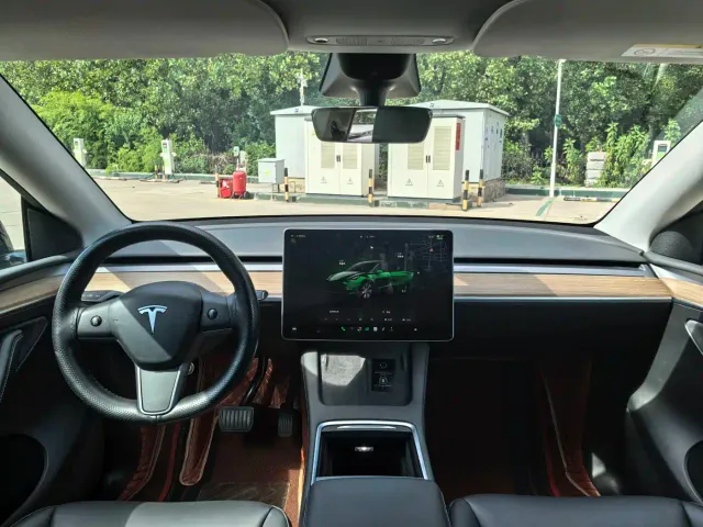 Tesla Model Y — Фото автомобиля 6