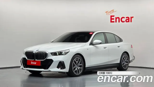 Фотография автомобиля — BMW i5 G60