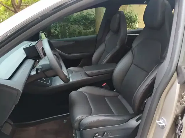 Tesla Model Y L 2025 Facelift Long Range AWD — Фото автомобиля 14