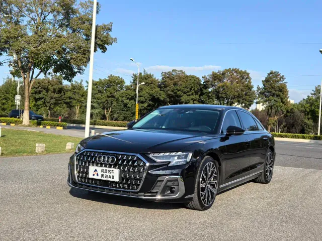Фотография автомобиля — Audi A8