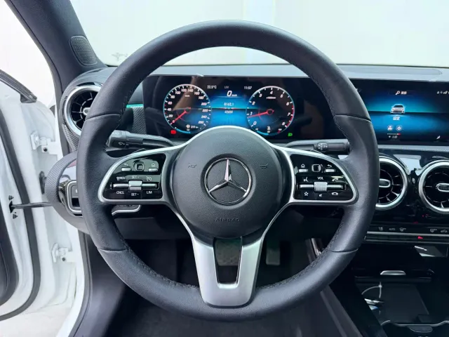 Mercedes-Benz A-Class — Фото автомобиля 11
