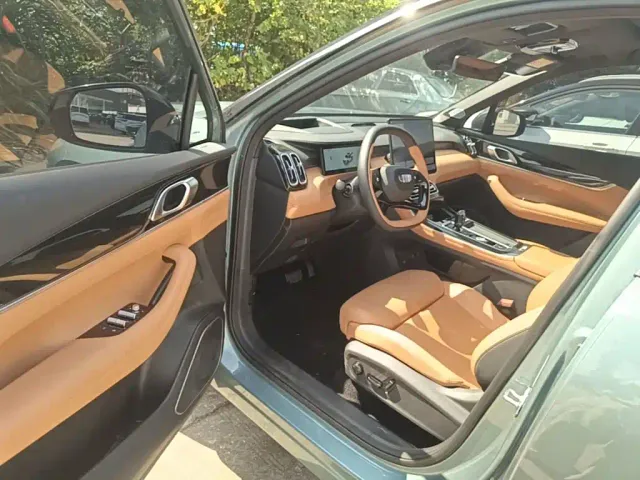 Geely Boyue L — Фото автомобиля 15