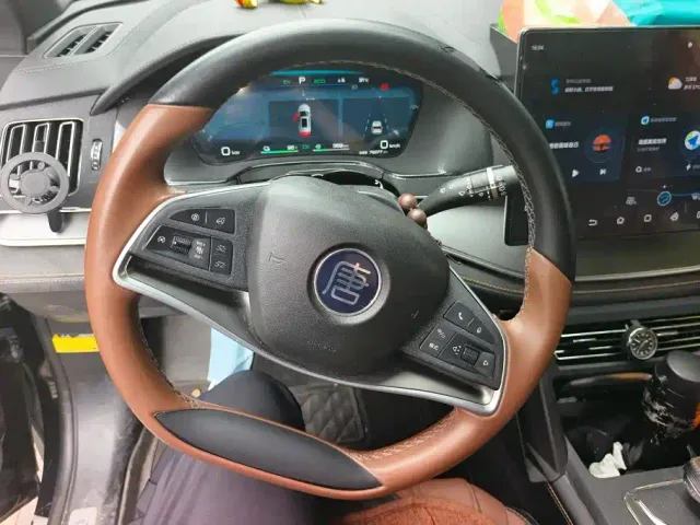 BYD Tang — Фото автомобиля 15