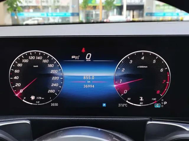 Mercedes-Benz GLB-Class — Фото автомобиля 13