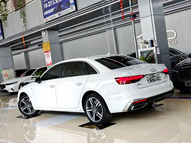 Audi Audi A4L 2022 40 TFSI Luxury Dynamic — Фото автомобиля 3