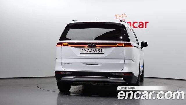 Kia Carnival Generation 4 — Фото автомобиля 4
