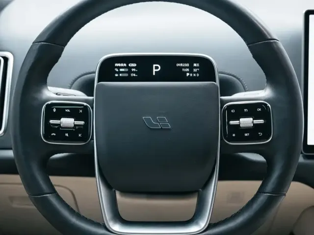 Li Auto L8 — Фото автомобиля 13