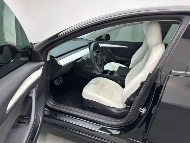 Tesla Model 3 — Фото автомобиля 5