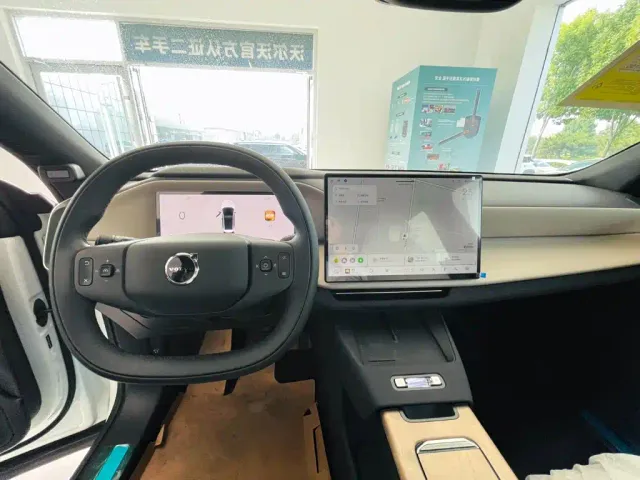 Volvo XC70 Plug-in Hybrid — Фото автомобиля 16