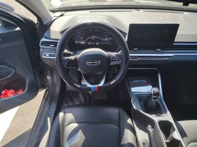 Geely Emgrand — Фото автомобиля 14