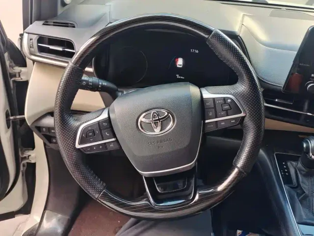 Toyota Sienna — Фото автомобиля 15
