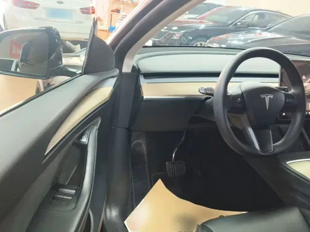 Tesla Model Y — Фото автомобиля 15