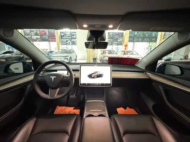 Tesla Model Y — Фото автомобиля 9