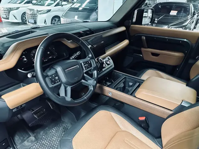 Land Rover Defender — Фото автомобиля 7