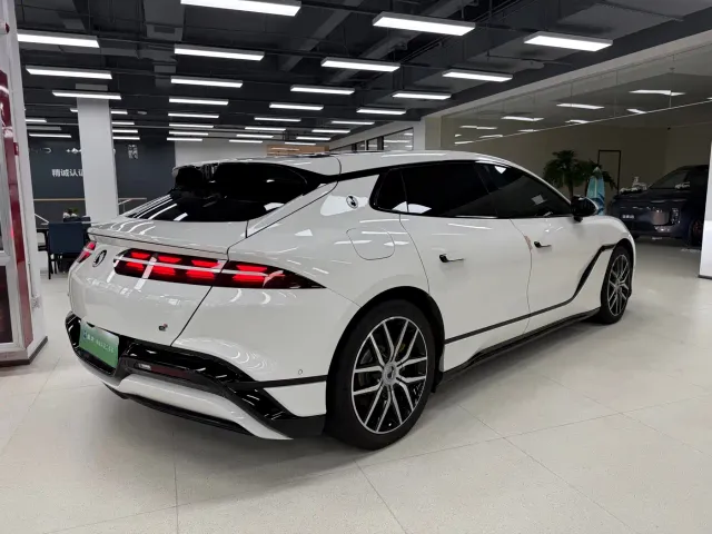 Denza Z9GT — Фото автомобиля 4