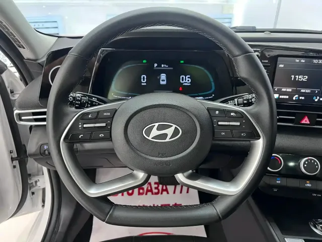 Hyundai Elantra — Фото автомобиля 11