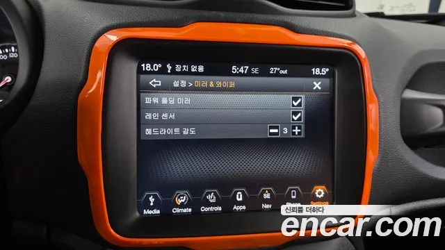 Jeep Renegade — Фото автомобиля 16