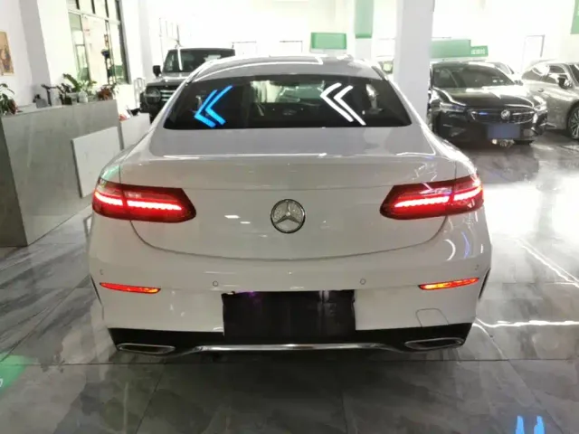 Mercedes-Benz E-Class — Фото автомобиля 5