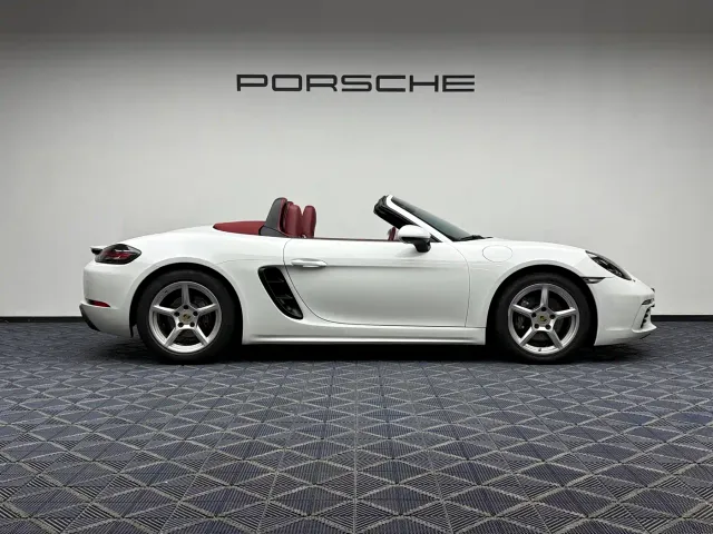 Porsche 718 — Фото автомобиля 10