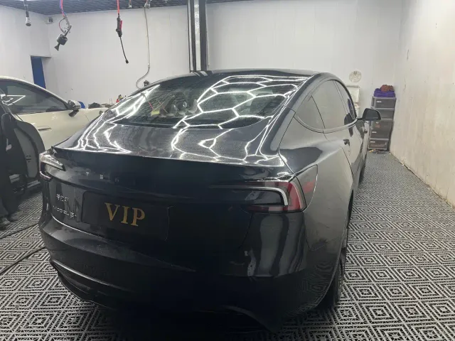 Tesla Model 3 — Фото автомобиля 9