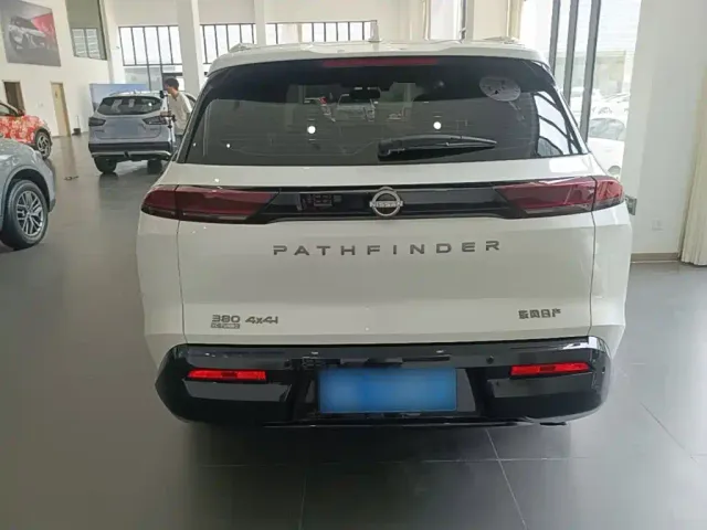 Nissan Terra — Фото автомобиля 5