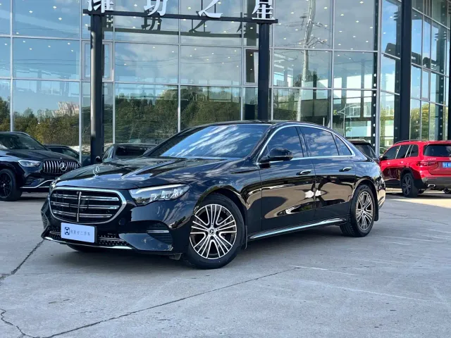 Фотография автомобиля — Mercedes-Benz E-Class