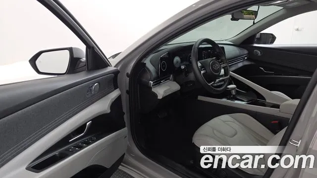 Hyundai AVANTE Avante (CN7) — Фото автомобиля 9