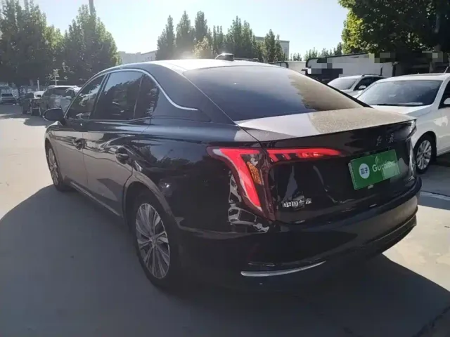 Hongqi E-QM5 — Фото автомобиля 4