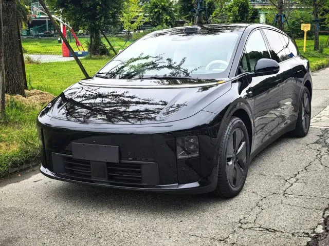 Фотография автомобиля — Li Auto i6