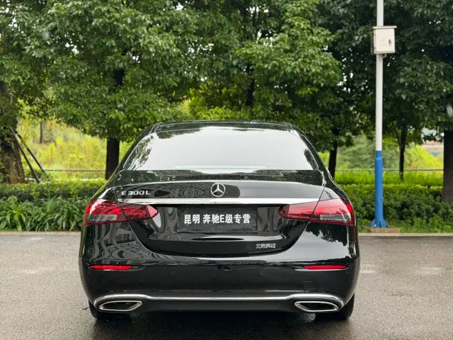 Mercedes-Benz E-Class — Фото автомобиля 8