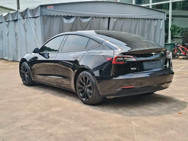 Tesla Model 3 — Фото автомобиля 15