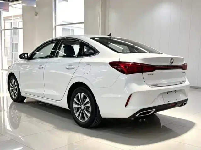 Changan Eado — Фото автомобиля 9