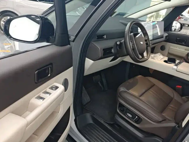 Li Auto MEGA — Фото автомобиля 15