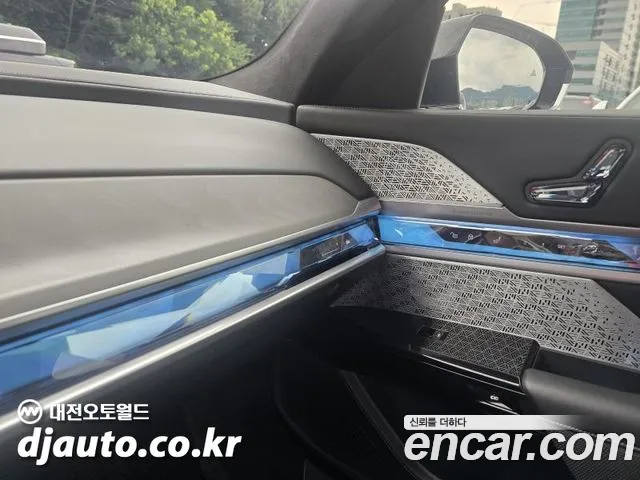 BMW 7 Series G70 — Фото автомобиля 10
