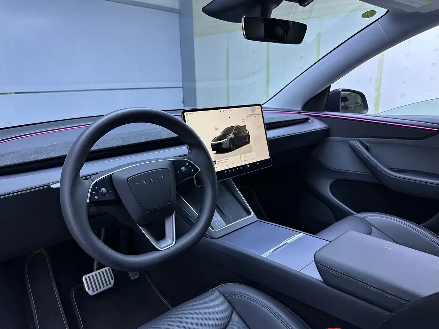 Tesla Model Y 2025 Model Rear-Wheel Drive Launch Edition — Фото автомобиля 10