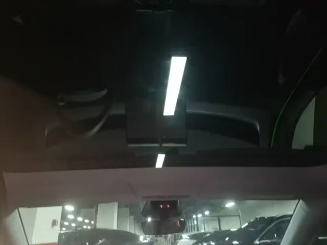 Tesla Model Y — Фото автомобиля 17
