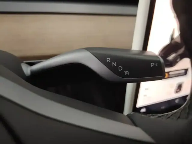 Tesla Model 3 — Фото автомобиля 13