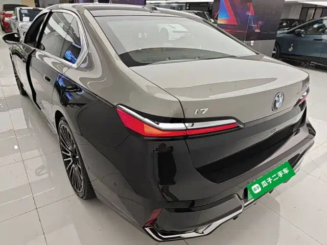 BMW i7 — Фото автомобиля 4