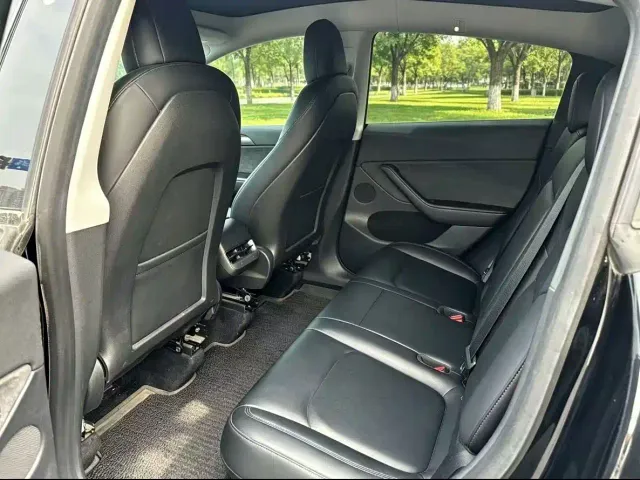 Tesla Model Y — Фото автомобиля 6
