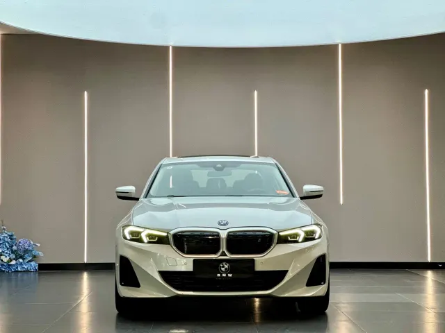 BMW i3 — Фото автомобиля 2