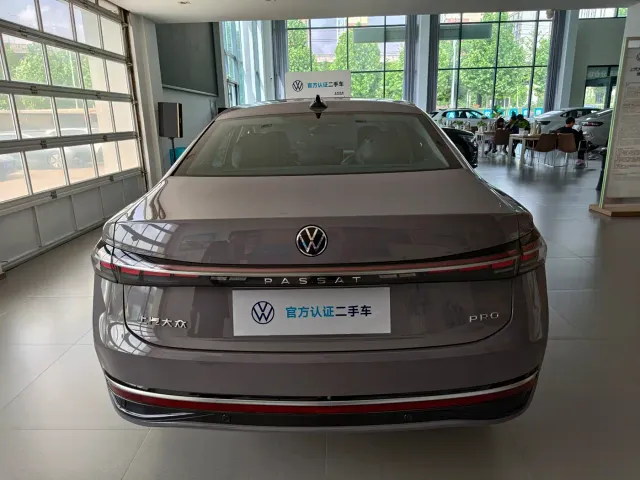 Volkswagen Passat — Фото автомобиля 16