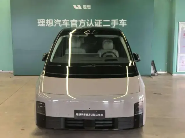 Li Auto MEGA — Фото автомобиля 2