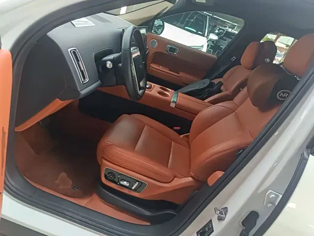 Li Auto L7 — Фото автомобиля 15